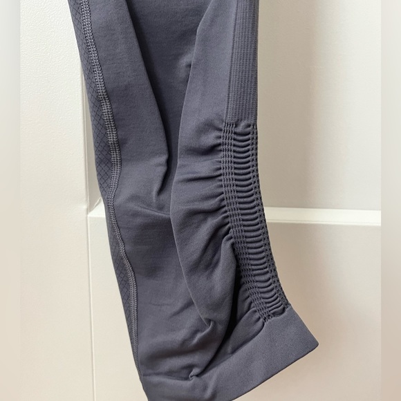 Lululemon Short Ruched Leggings Purple in size 4 - Picture 2 of 4